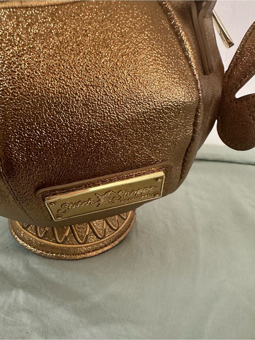 Loungefly Aladdin Metallic Bronze genie lamp Crossbody Bag - Picture 2 of 6